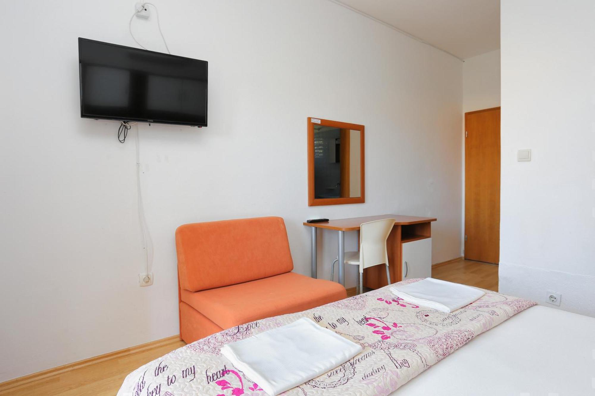 Apartments By The Sea Zivogosce - Blato, Makarska - 1057 Blato  Rom bilde