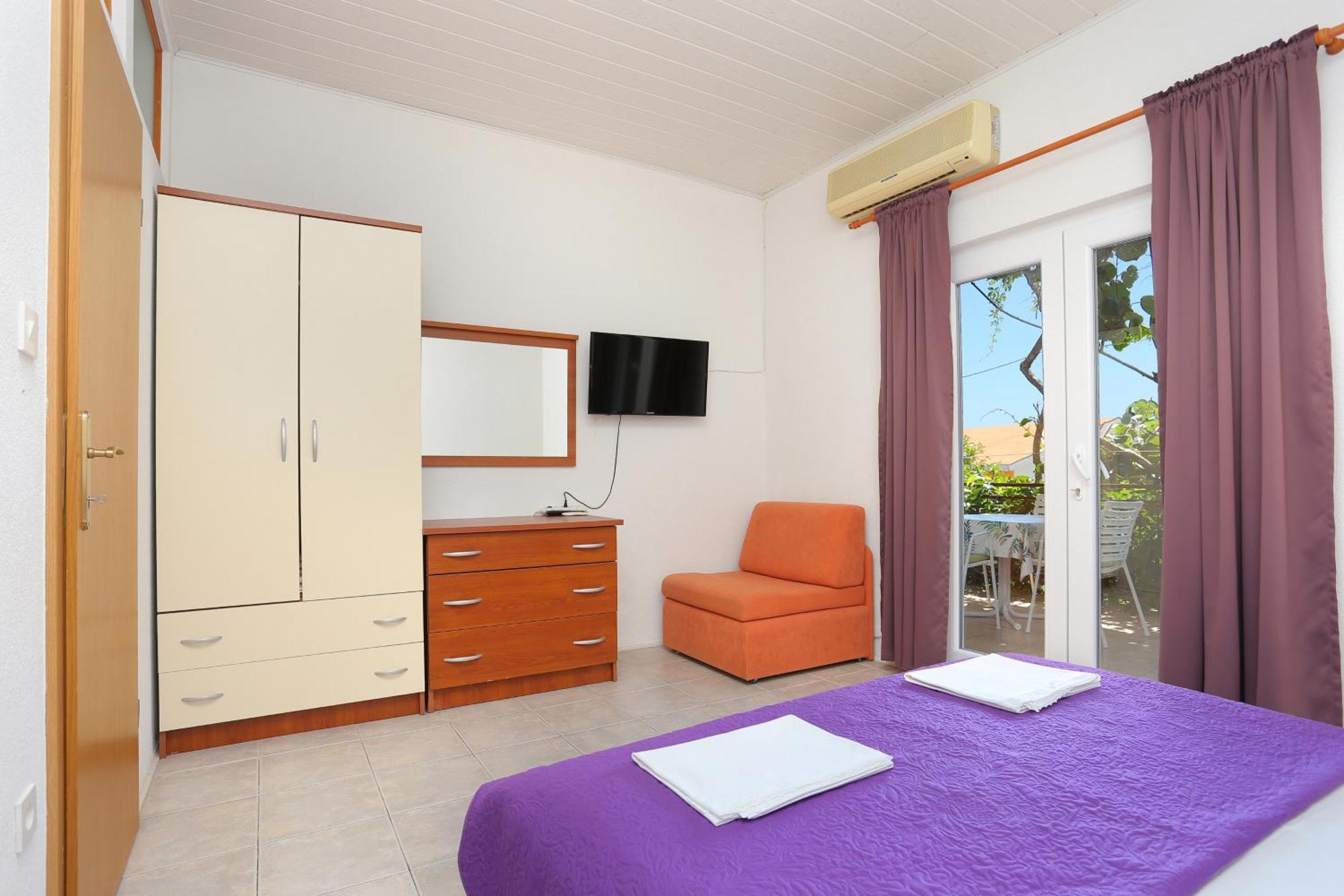 Apartments By The Sea Zivogosce - Blato, Makarska - 1057 Blato  Rom bilde