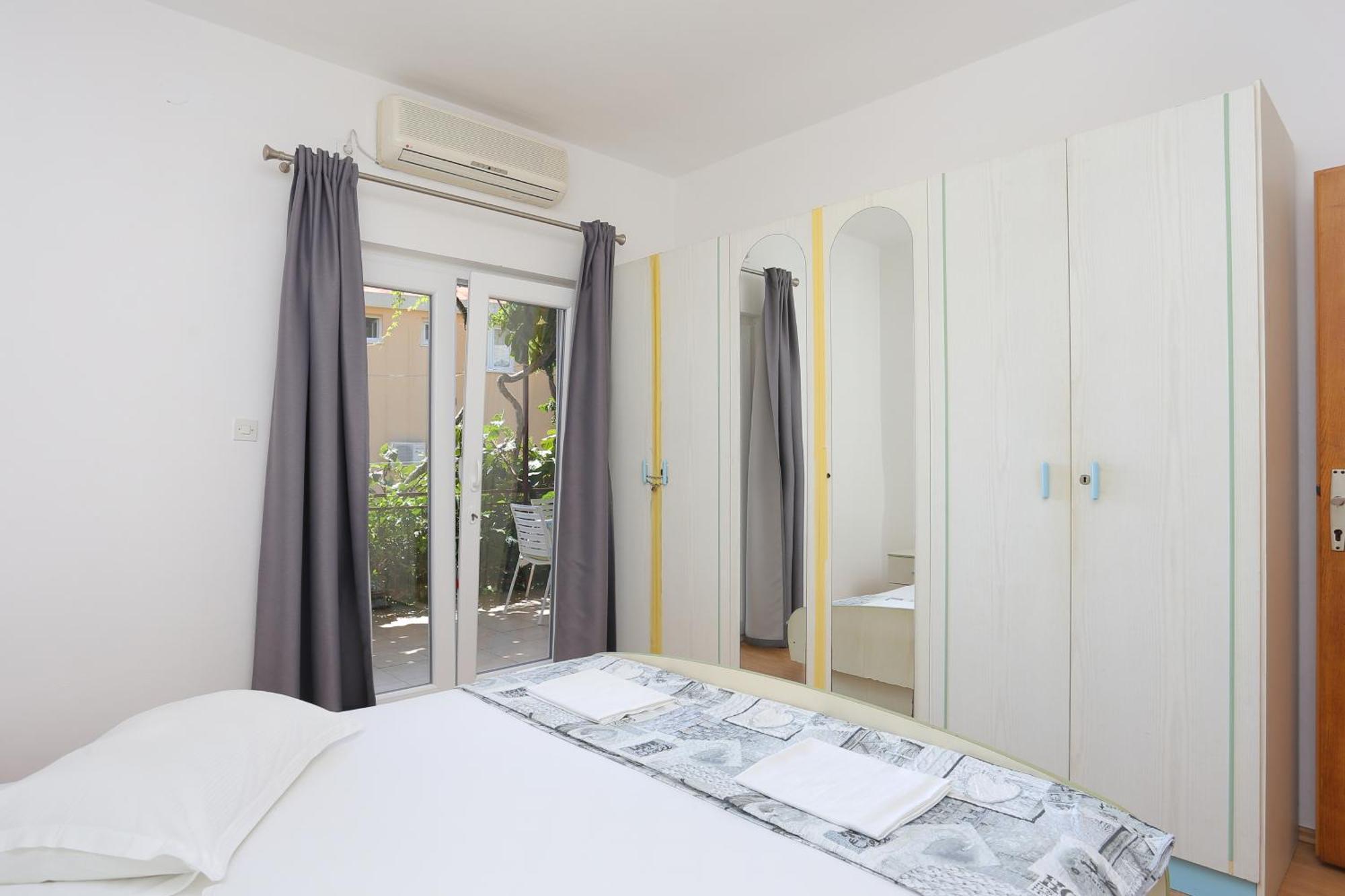 Apartments By The Sea Zivogosce - Blato, Makarska - 1057 Blato  Rom bilde